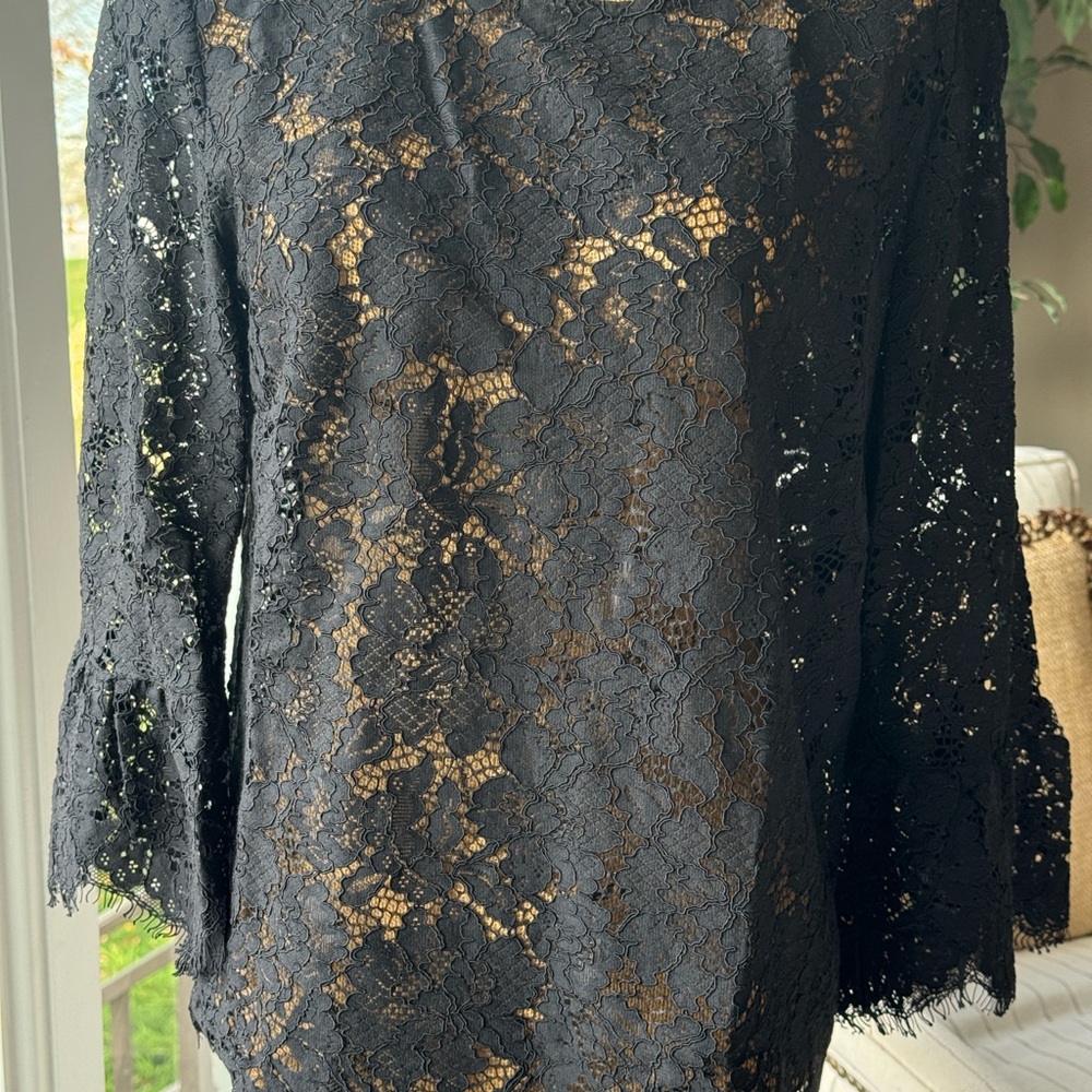 Banana Republic Black Lace Top Size Medium in Perfect Condition